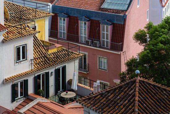 découvrez comment embellir votre terrasse avec des plantes variées et luxuriantes. trouvez des conseils d'entretien, des idées d'aménagement et les meilleures espèces adaptées à votre espace extérieur.